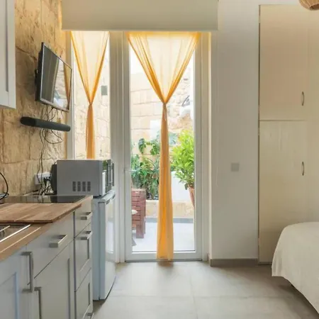 Apartman Authentic Gf With Terrace At The 3 Cities Marina *