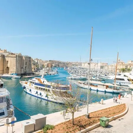 Apartman Authentic Gf With Terrace At The 3 Cities Marina Cospicua